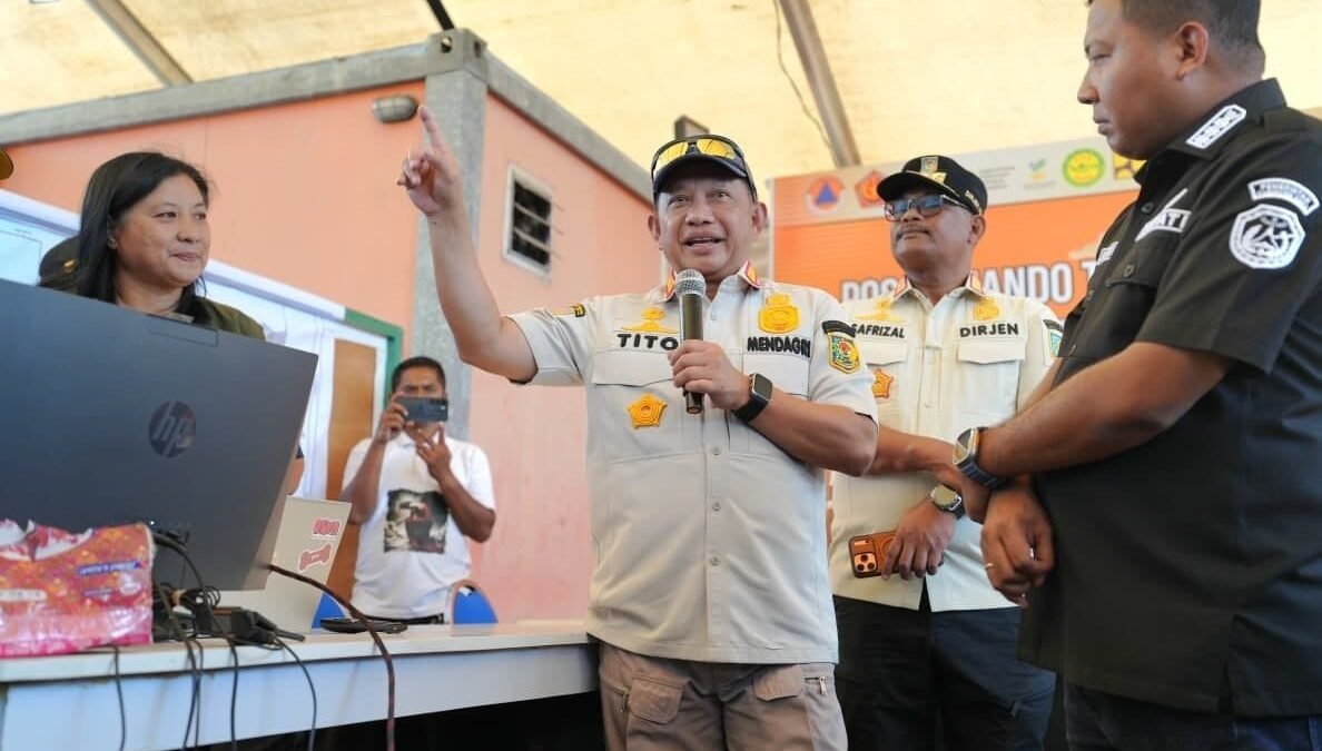 Mendagri Tito Karnavian mengapresiasi manajemen posko Pemda Sikka di Maumere pasca gempa