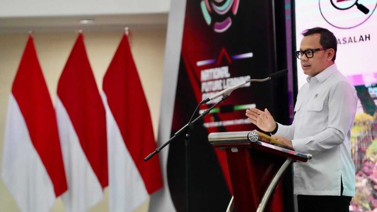 Wamendagri Bima Arya Sugiarto saat membuka Lokakarya Penguatan Kapasitas Analis Kebijakan