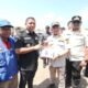 Mendagri Tito Karnavian menyerahkan bantuan untuk warga terdampak gempa di Pulau Palue, Sikka, NTT.