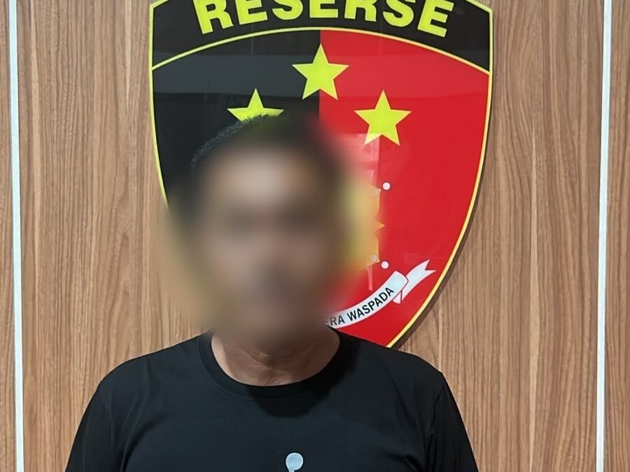 Truk tangki pengangkut solar olahan terguling di jalan lintas Musi Banyuasin, memicu penyelidikan polisi.