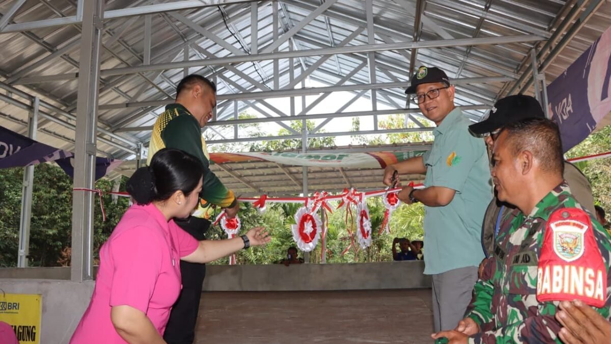 Kapolres OKU AKBP Helmy Tamaela meresmikan dryer jagung berkapasitas 5 ton untuk petani di Desa Tegal Arum.