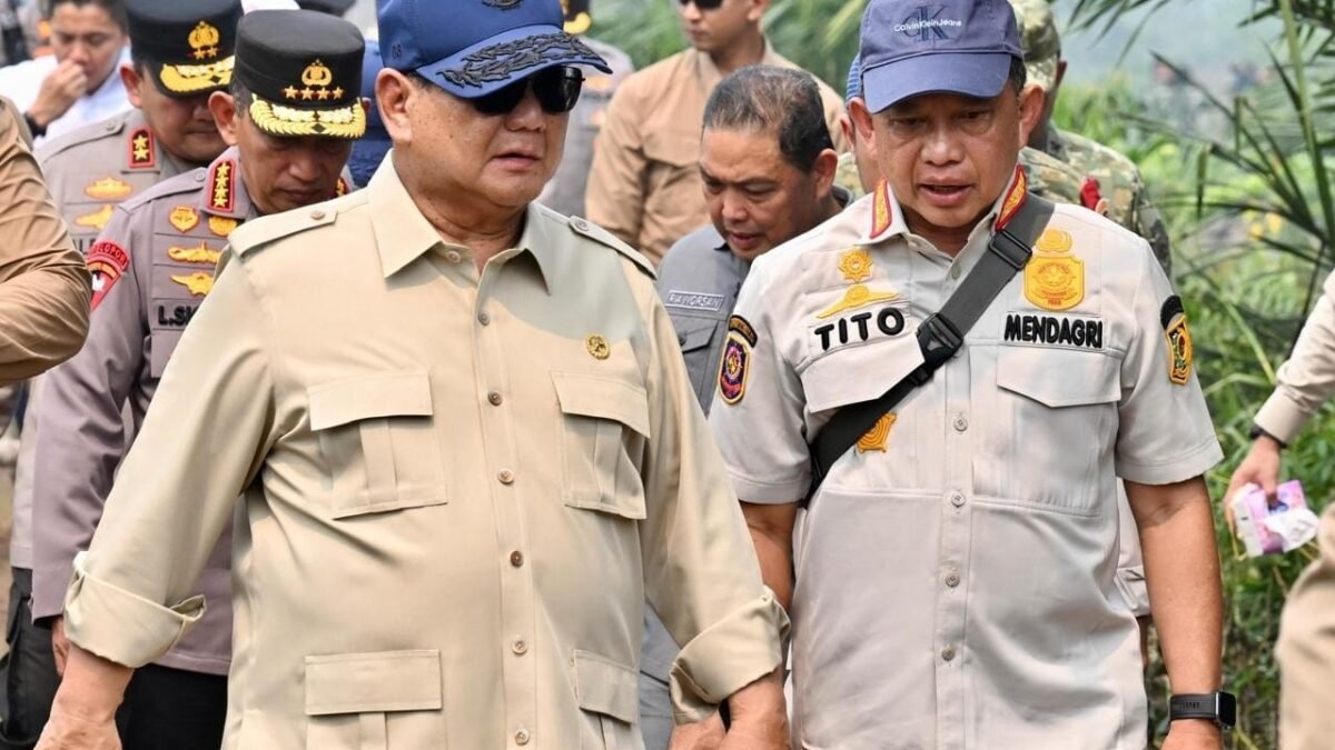 Presiden Prabowo Subianto dan Mendagri Tito Karnavian meninjau penanganan Karhutla di Kalimantan Barat