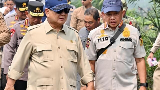 Presiden Prabowo Subianto dan Mendagri Tito Karnavian meninjau penanganan Karhutla di Kalimantan Barat