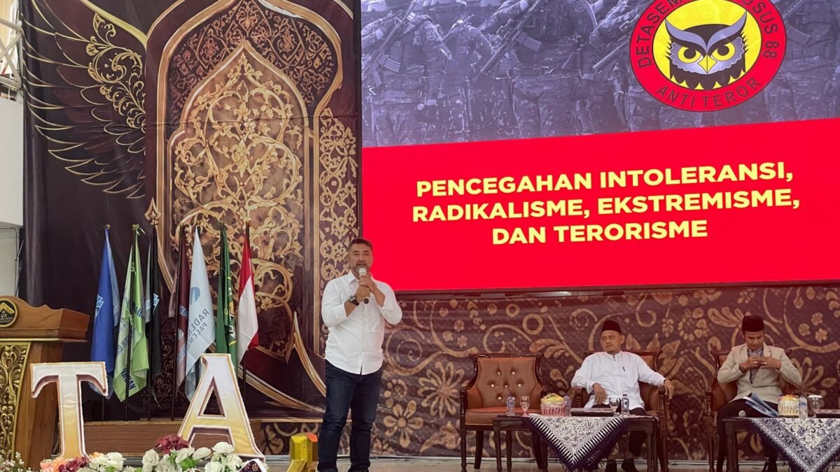 Seminar pencegahan IRET oleh Densus 88 AT Polri dan Polda Sumsel di UIN Raden Fatah Palembang
