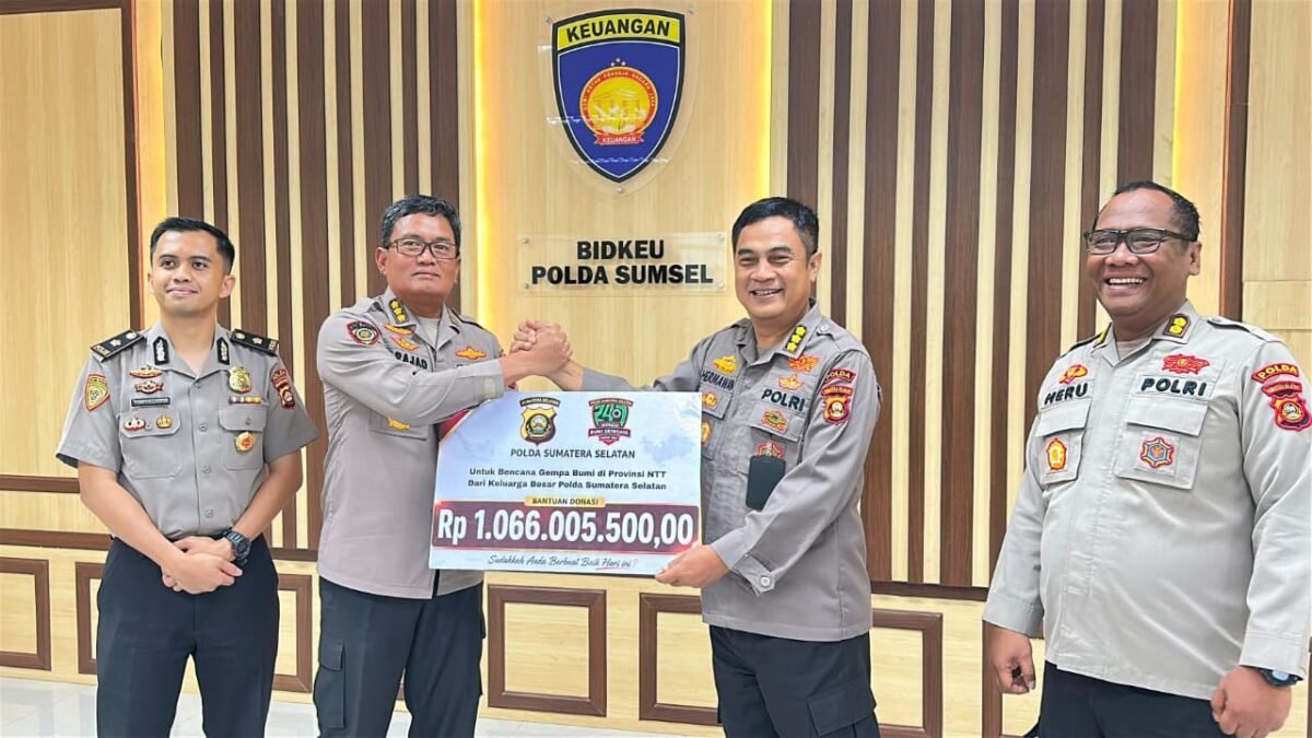 Polda Sumsel serahkan bantuan Rp1,06 miliar untuk korban gempa NTT