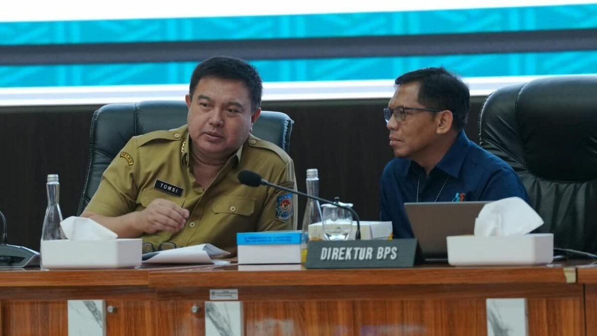 Sekjen Kemendagri Tomsi Tohir memimpin rakor pengendalian inflasi untuk menjaga stabilitas harga komoditas.
