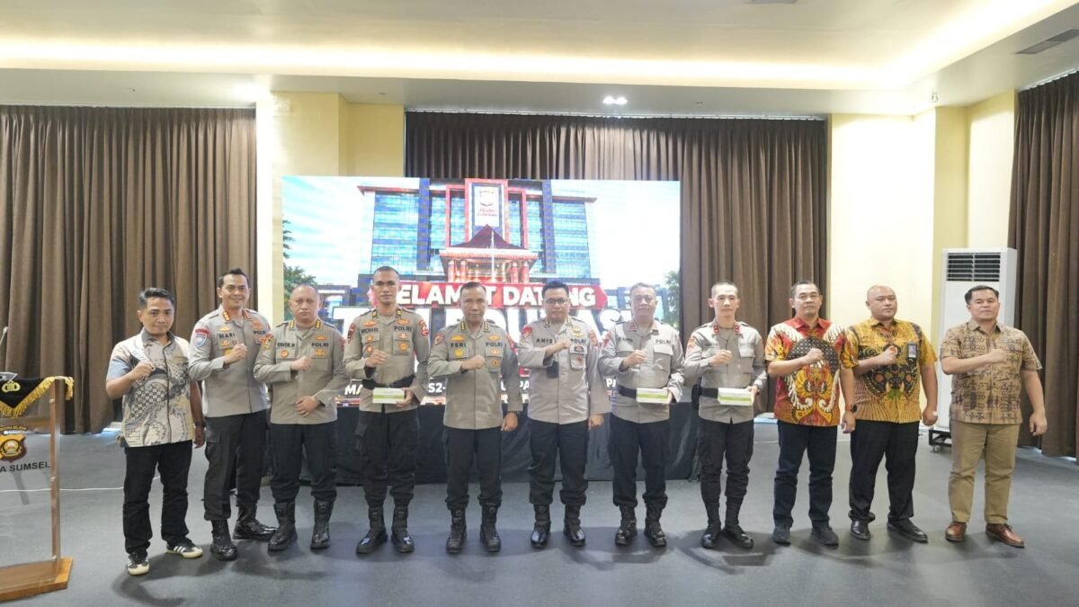 Tim Edukasi Karhutla Lemdiklat Polri menerima pembekalan dari Polda Sumsel sebelum turun ke lapangan.