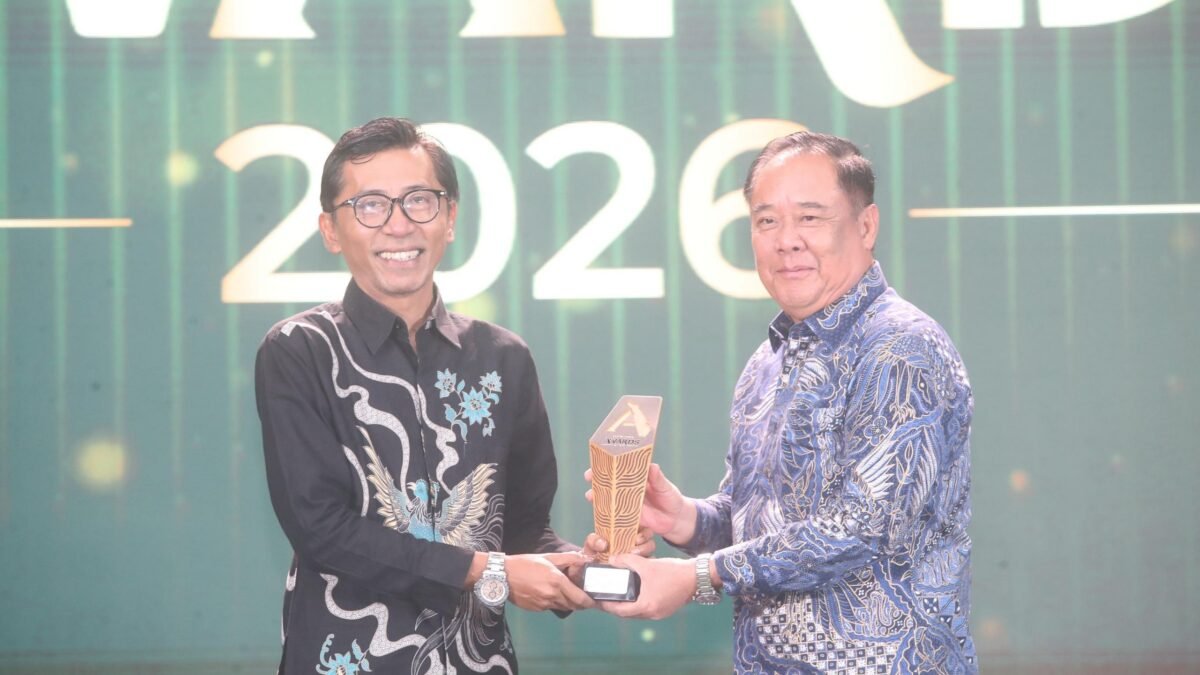 Wakil Gubernur Sumsel H. Cik Ujang menerima Detik Sumatera Awards 2026 atas keberhasilan program Sultan Muda.