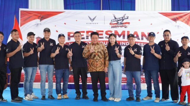 Gubernur Herman Deru meresmikan VinFast Sedulur Indonesia Palembang, mendukung ekosistem kendaraan listrik di Sumsel.