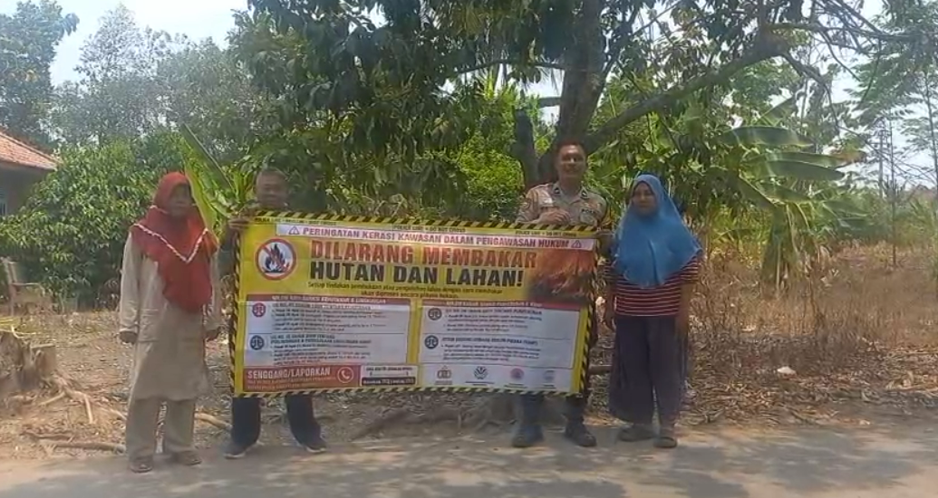 Cegah Karhutla, Bhabinkamtibmas Polsek Sukarami Sosialisasi dan Imbau Warga Talang Jambe