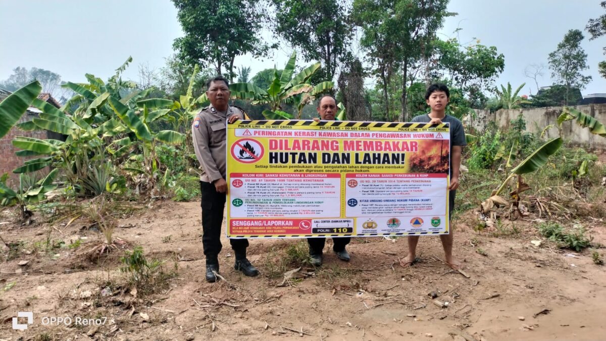Antisipasi Karhutla, Bhabinkamtibmas Bersama Babinsa Edukasi Warga Soal Dampak Kebakaran