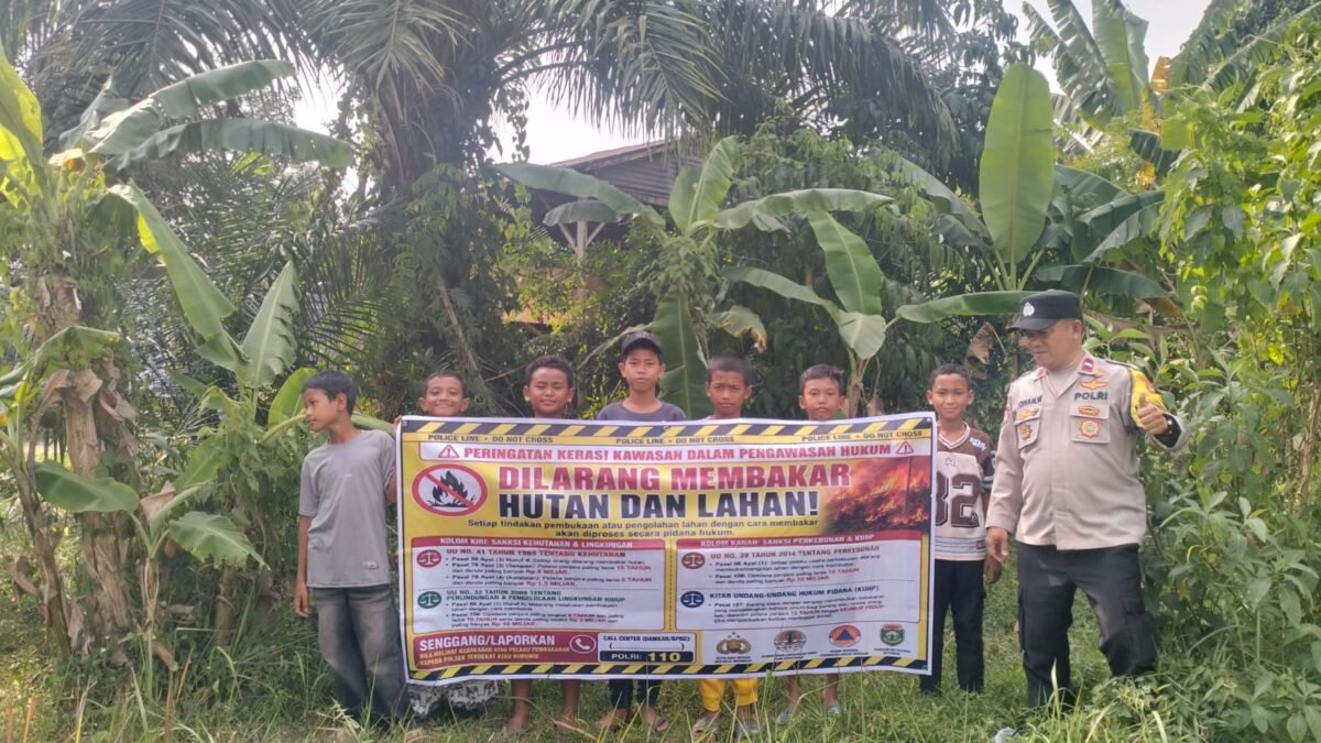 Tak Ingin Karhutla Meluas, Polsek Sukarami Pasang Spanduk dan Edukasi Warga di Dua Kelurahan