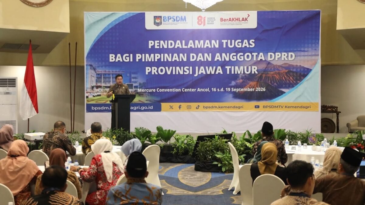 Sekjen Kemendagri Ajak DPRD Jatim Perkuat Pengawasan APBD Berbasis Data