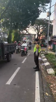 Beri Rasa Aman Bagi Pengguna Jalan, Personel Polsek IB II Palembang Gelar Strong Point di Titik Rawan Macet
