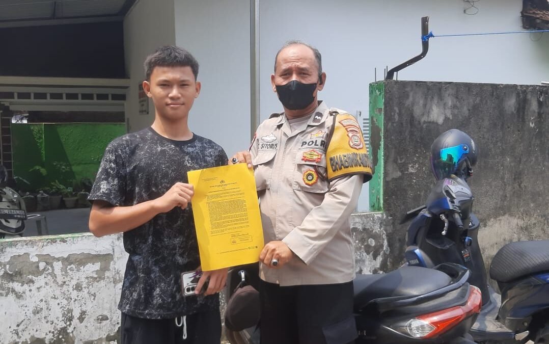 Sambangi Warga, Bhabinkamtibmas 23 Ilir Sampaikan Edukasi Bahaya Karhutla