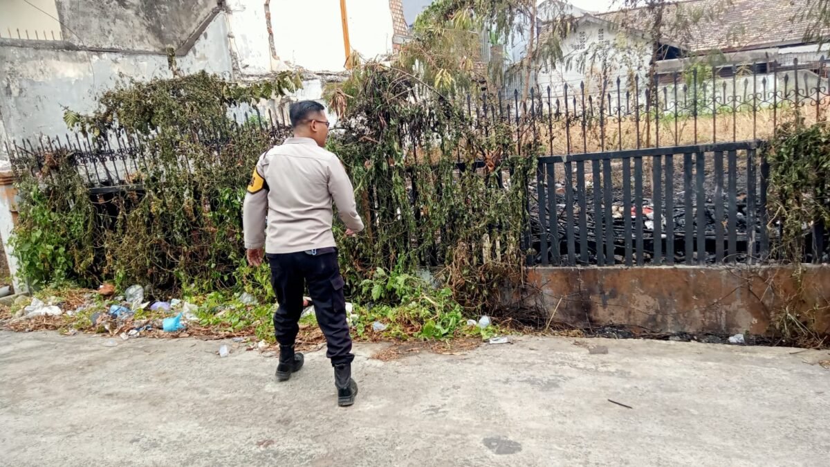 Gerak Cepat Tangani Karhutla, Polsek IB I dan PBK Padamkan Api di Swakarya 2