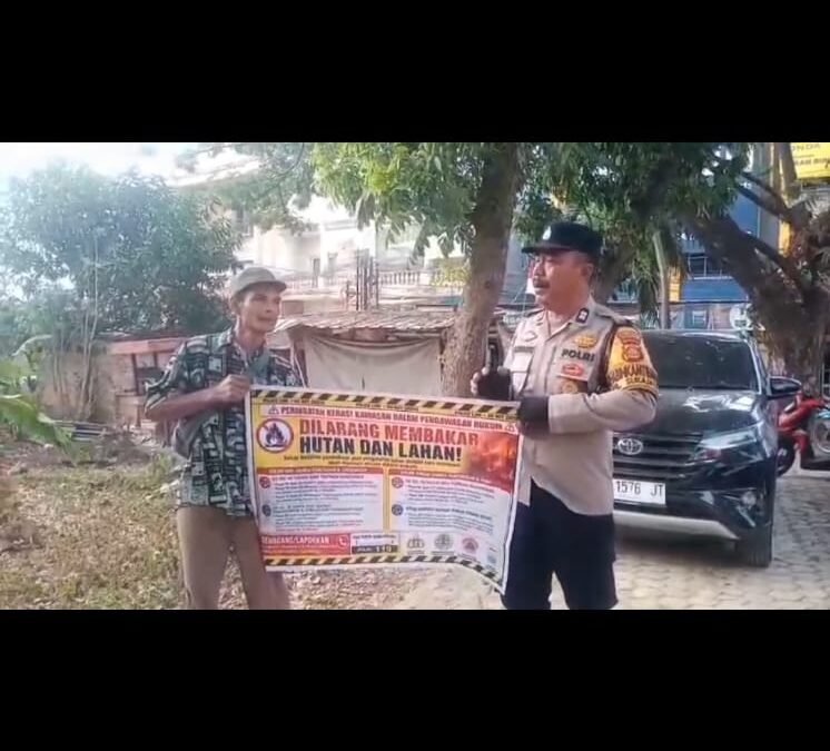 Jaga Palembang dari Karhutla, Bhabinkamtibmas Sukarami Ingatkan Warga Waspada Api