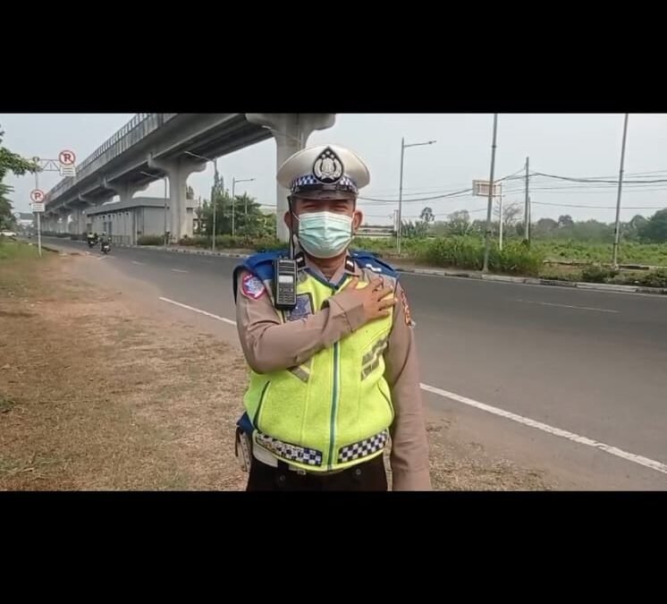 Wujudkan Lalu Lintas Lancar, Polsek Sukarami Turun Langsung Atur Arus Kendaraan