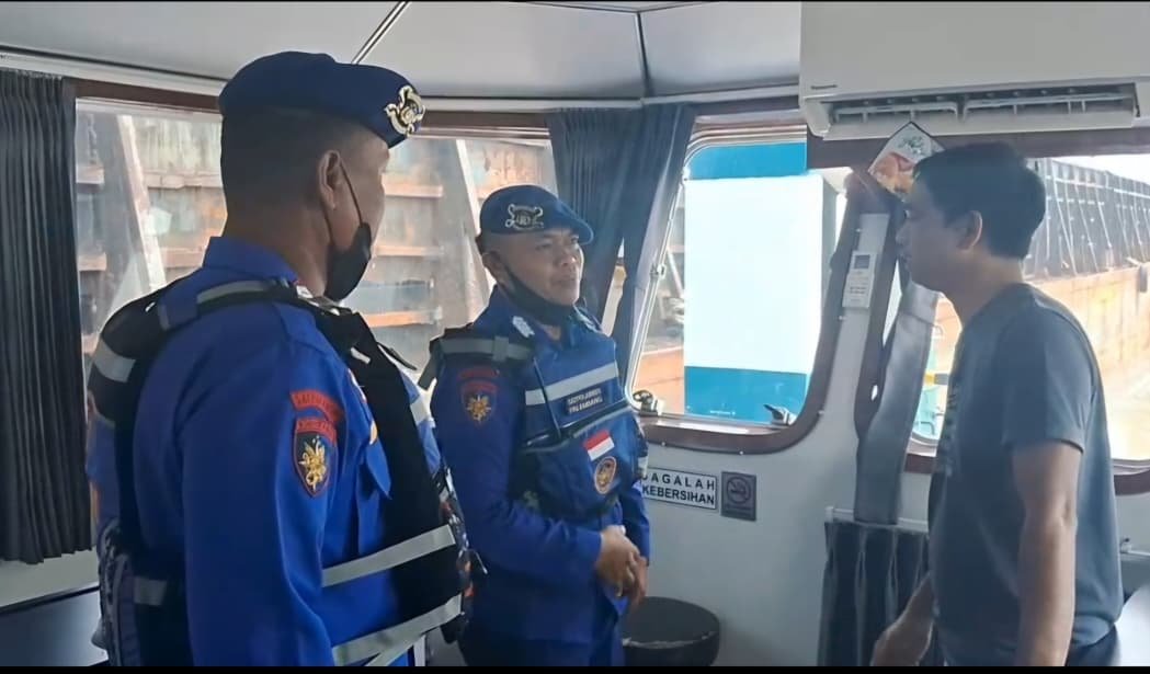 Cegah Karhutla dan Dampak Kabut Asap, Sat Polairud Sampaikan Imbauan di Perairan Sungai Musi