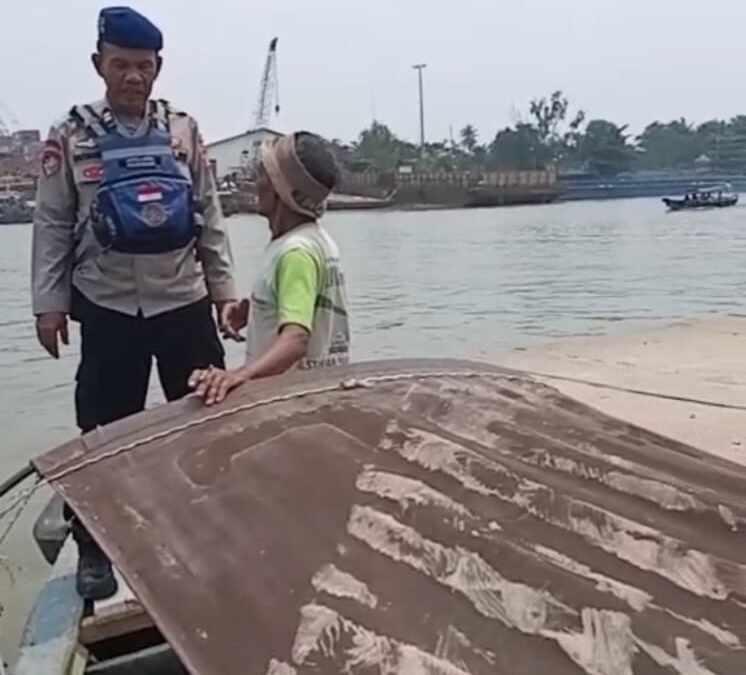 Patroli Sungai Musi, Sat Polairud Polrestabes Palembang Ajak Warga dan Nelayan Stop Karhutla