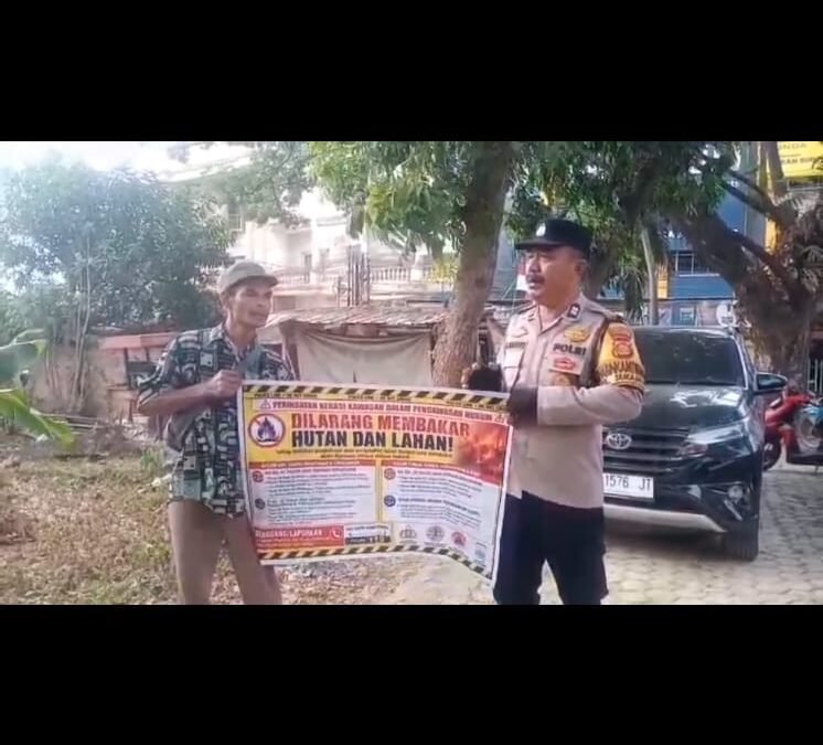 Peduli Lingkungan dan Kesehatan, Bhabinkamtibmas Ajak Warga Stop Karhutla