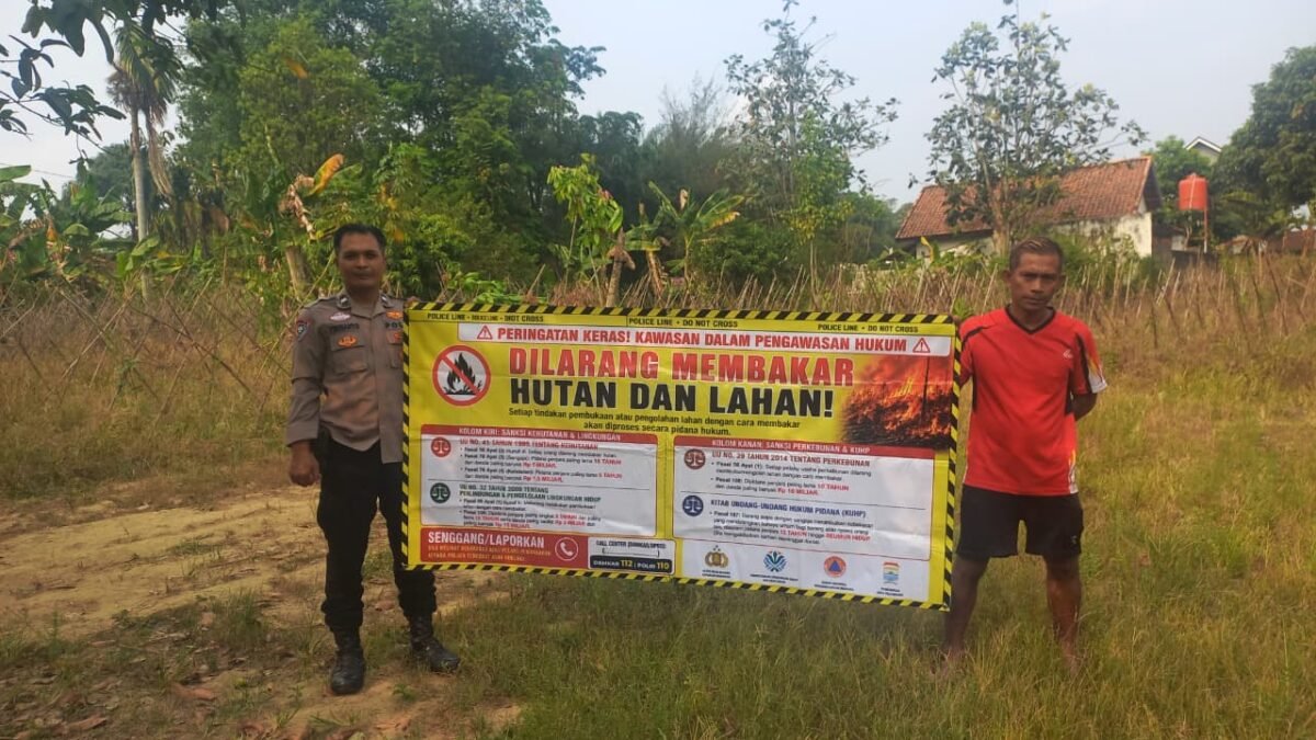 Kabut Asap Memburuk, Bhabinkamtibmas Kebun Bunga Imbau Warga Gunakan Masker