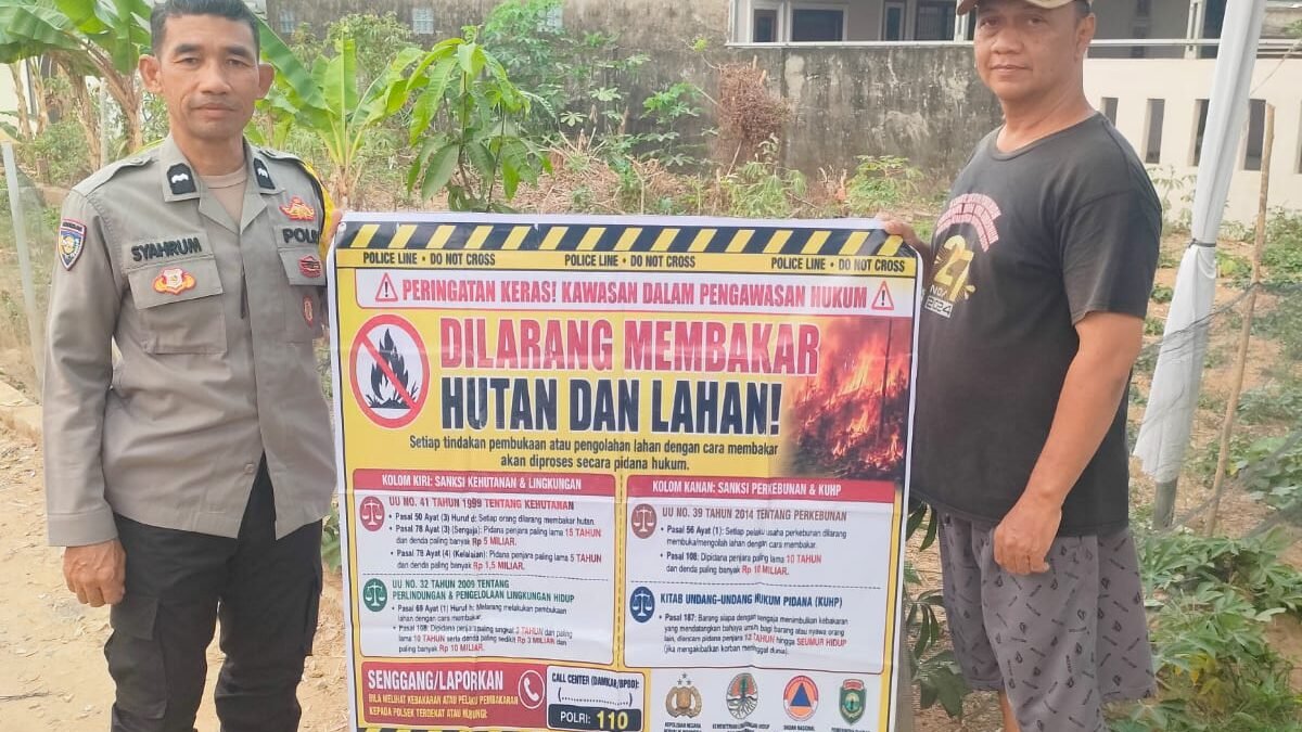 Peduli Lingkungan dan Kesehatan, Bhabinkamtibmas Kebun Bunga Gencarkan Imbauan Karhutla
