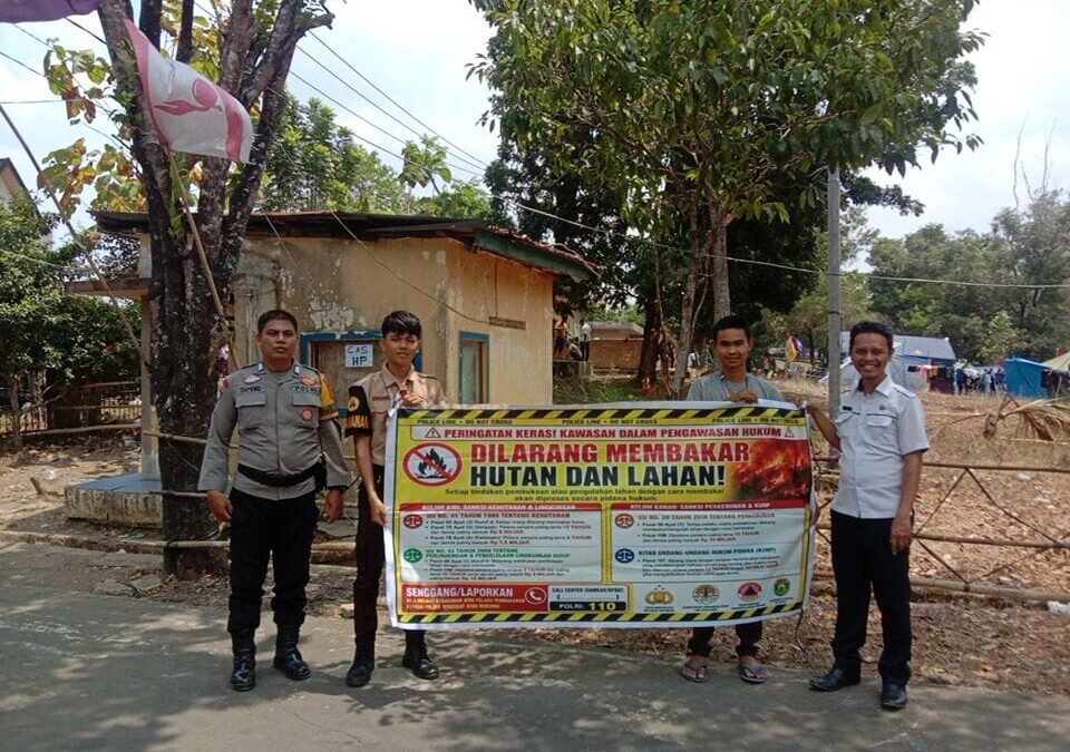Lindungi Warga dari Dampak Karhutla, Bhabinkamtibmas Kebun Bunga Sampaikan Imbauan dan Edukasi