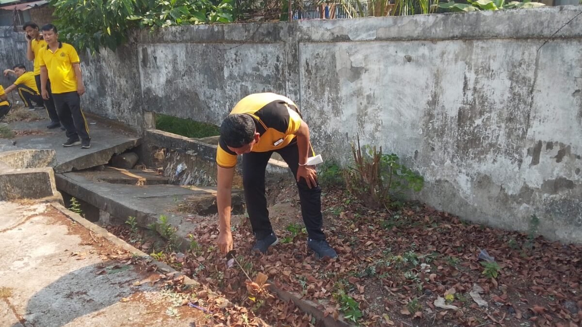 Wakapolsek Sukarami Pimpin Aksi Bersih Lingkungan Asrama Polri di Punti Kayu