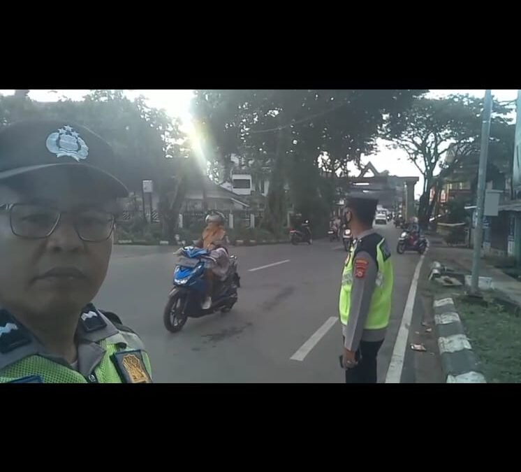 Antisipasi Kemacetan, Personel Polsek Ilir Barat II Perkuat Pengamanan di Titik Rawan