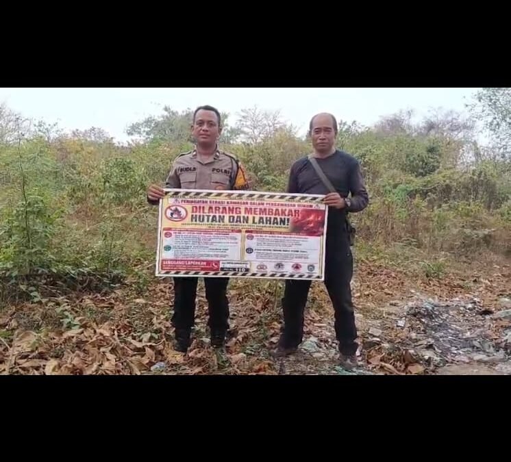Antisipasi Karhutla, Polisi Pasang Spanduk Larangan Bakar Lahan di Kebun Bunga