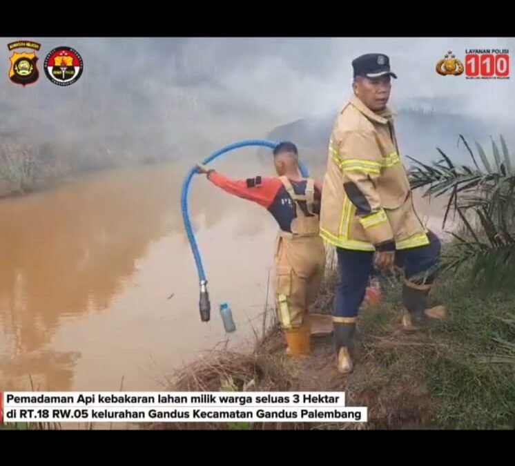 Lahan Warga Seluas 3 Hektare Terbakar, Personel Polsek Gandus Bergerak Cepat