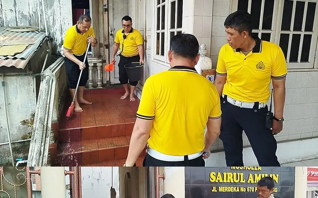 Semarak HUT Lalu Lintas Bhayangkara ke-71, Polisi Bersihkan dan Rawat Tempat Ibadah