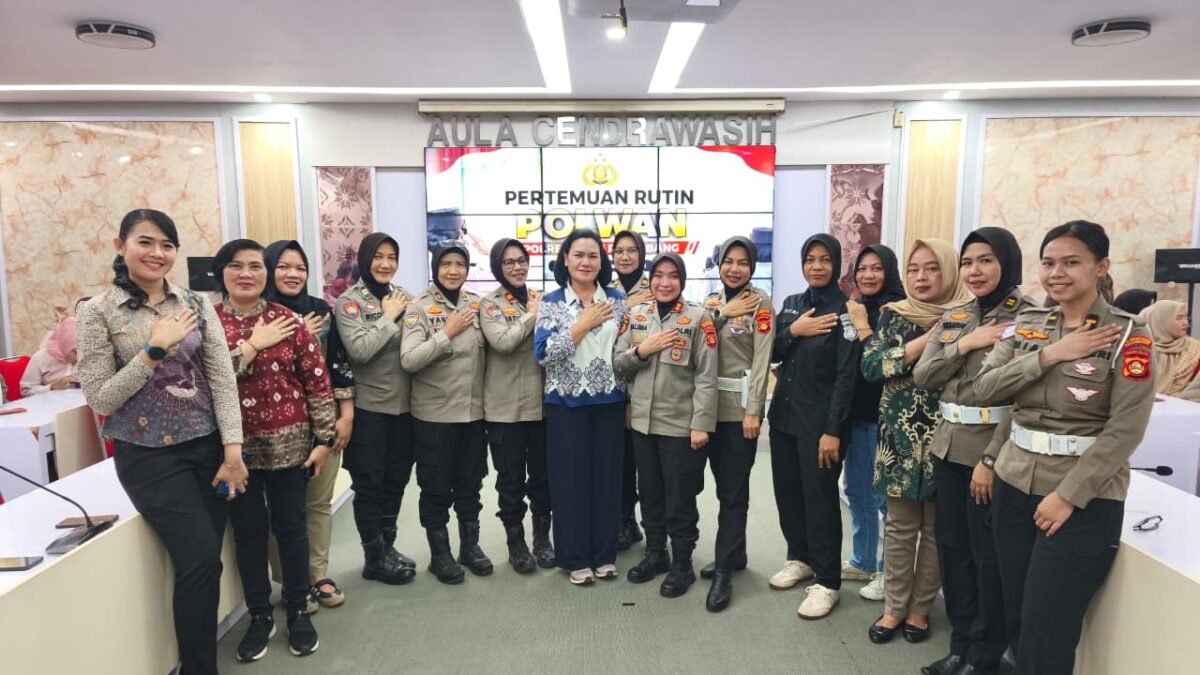 Pertemuan Rutin Polwan Polrestabes Palembang Diwarnai Pelepasan Purna Bakti AKP Basani Sagala