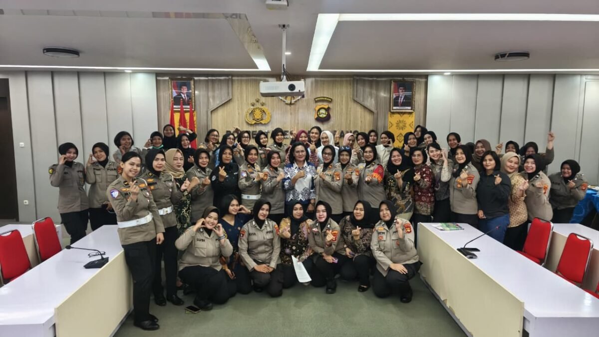 Jadi Momen Kebersamaan, Polwan Polrestabes Palembang Gelar Pertemuan Rutin dan Purna Bakti