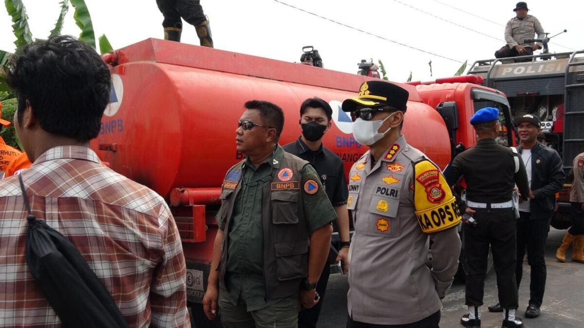 Sinergi Pusat dan Daerah, Kapolrestabes Palembang Dampingi Menko Polkam Pantau Karhutla