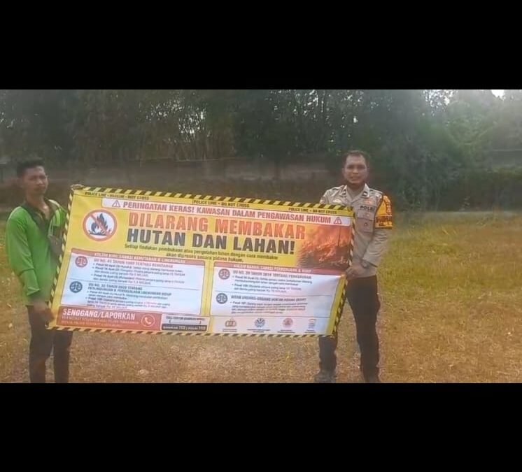 Antisipasi Karhutla, Polisi Sambangi Warga hingga Pasang Spanduk Larangan Membakar Lahan
