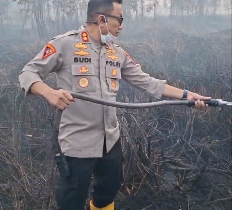 Polrestabes Palembang Gerak Cepat Tangani Karhutla di Kawasan Sabar–Taqwa Mata Merah