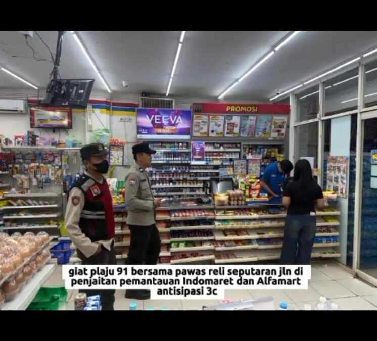 Pastikan Situasi Aman, Personel Polsek Plaju Pantau ATM dan Minimarket Saat Subuh