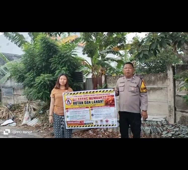 Jaga Lingkungan dari Ancaman Karhutla, Bhabinkamtibmas Edukasi Warga Lewat Spanduk Imbauan