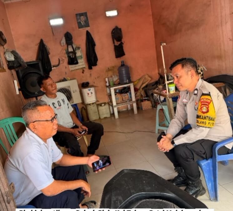Cegah Karhutla, Bhabinkamtibmas Polsek Plaju Sambangi Warga dan Sosialisasikan Maklumat Kapolda Sumsel