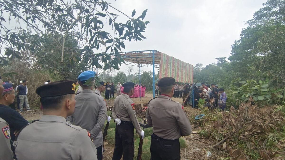 Pengabdian Berakhir dengan Kehormatan, Polrestabes Palembang Lepas Aiptu Candra Gunawan ke Peristirahatan Terakhir