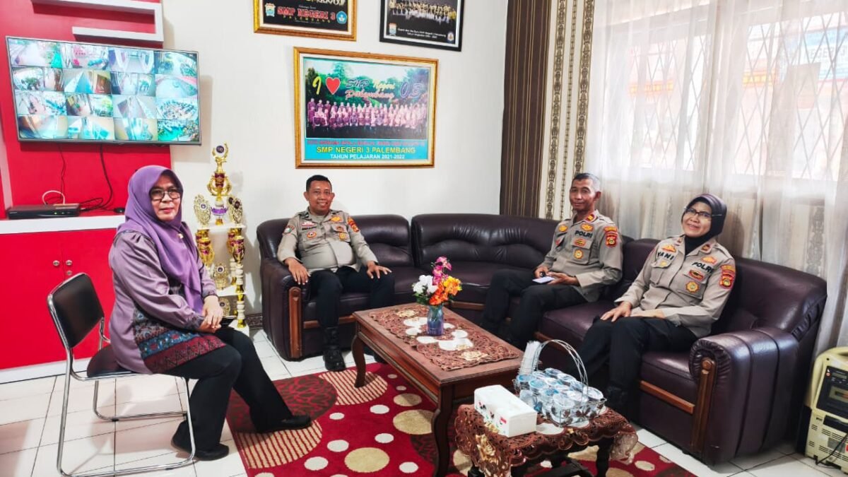 Cegah Tawuran Pelajar, Sat Binmas Polrestabes Palembang Berikan Penyuluhan kepada 970 Siswa SMPN 3