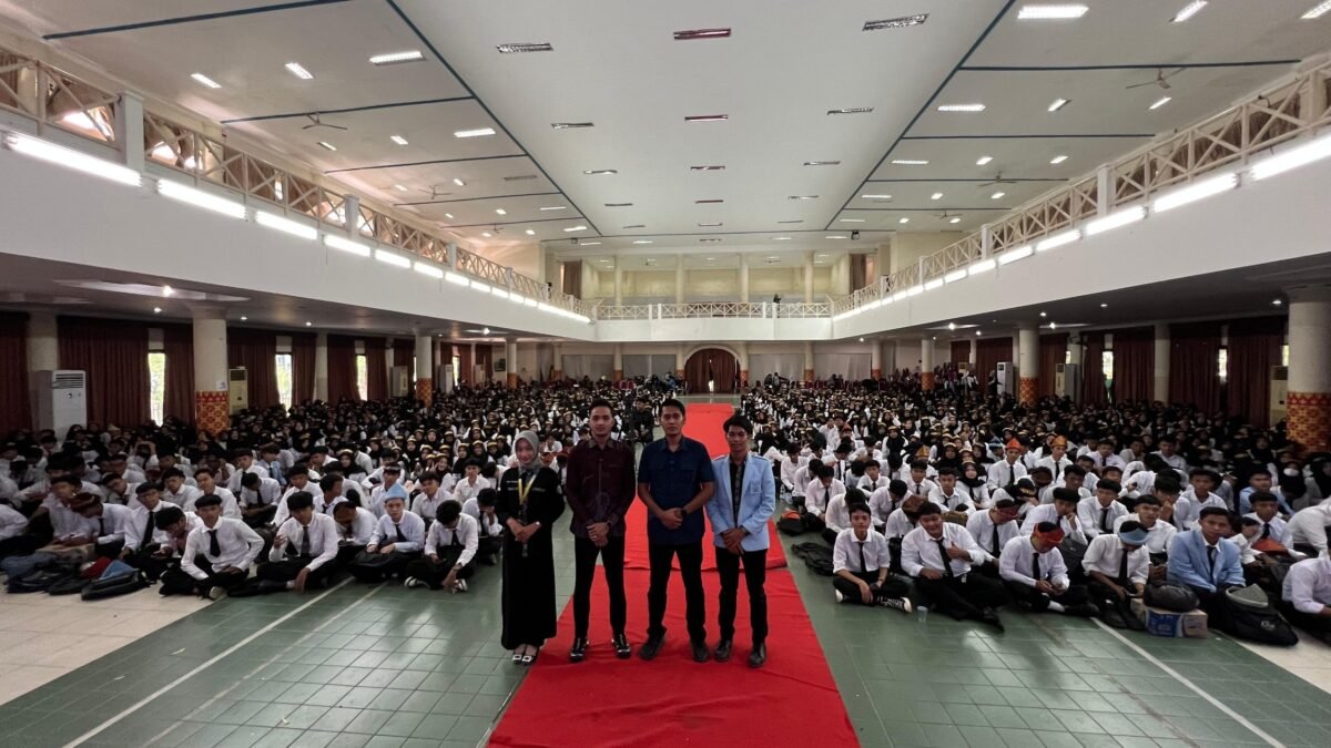 Anggota Densus 88 memberikan materi pencegahan radikalisme kepada mahasiswa UIN Raden Fatah Palembang