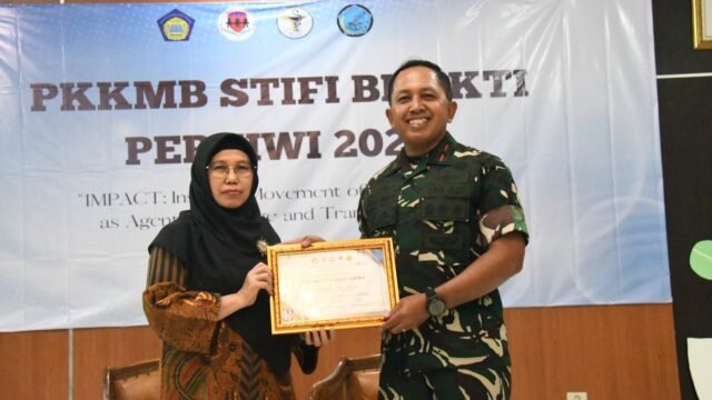 Danrem 044/Gapo Brigjen TNI Khabib Mahfud memberikan pembekalan kepada mahasiswa tangguh berkarakter di STIFI Bhakti Pertiwi Palembang.