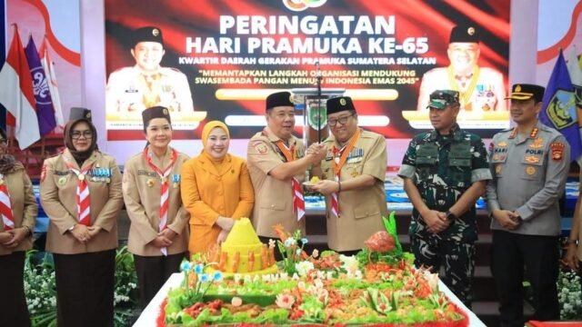 Wakil Gubernur Sumsel Cik Ujang saat menghadiri HUT ke-65 Gerakan Pramuka dan mendorong peran Pramuka dalam ketahanan pangan.