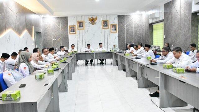 Kepala Kanwil Kemenag Sumsel Syafitri Irwan saat sosialisasi pengelolaan konflik kepentingan ASN.