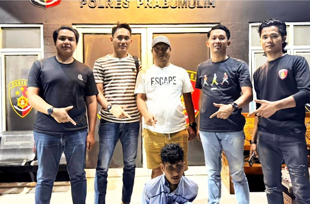 Petugas Polres Prabumulih mengamankan terduga pelaku pencurian lapak jualan di Prabumulih.