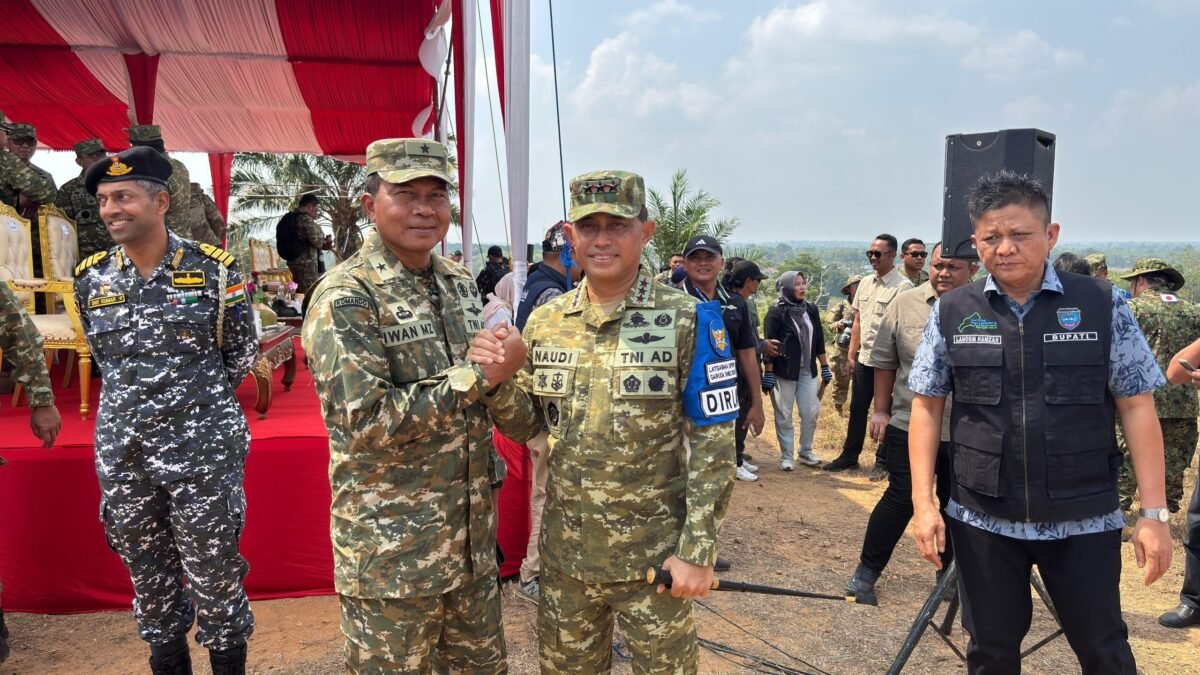 Kasdam II/Swj dan Dankodiklat TNI meninjau Latgabma Super Garuda Shield 2026 materi Airbone di Baturaja