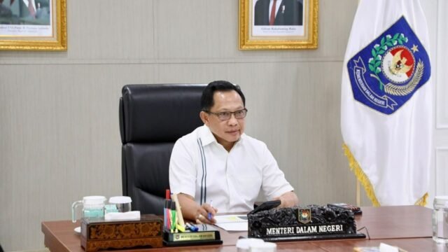 Mendagri Tito Karnavian saat konferensi pers terkait kewaspadaan Pemda pascaerupsi Gunung Anak Krakatau.